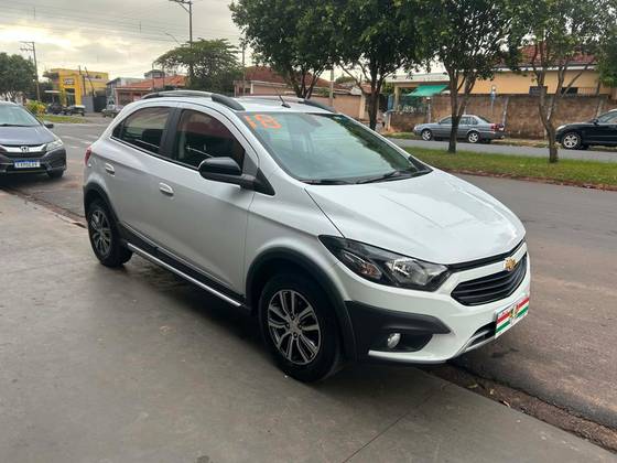 CHEVROLET ONIX 1.4 MPFI ACTIV 8V FLEX 4P AUTOMÁTICO